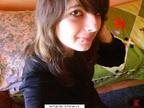 descriere:  :uimit:  :uimit:  nu prea imi vine in minte aku ... :uimit: 

deci ma num georgiana ma